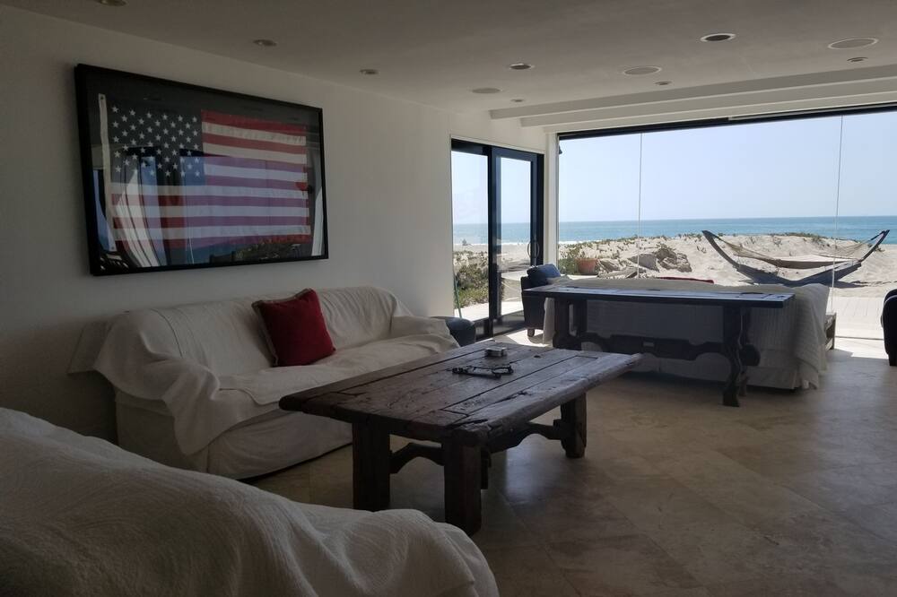 Photo of Livingroom in Oxnard Shores