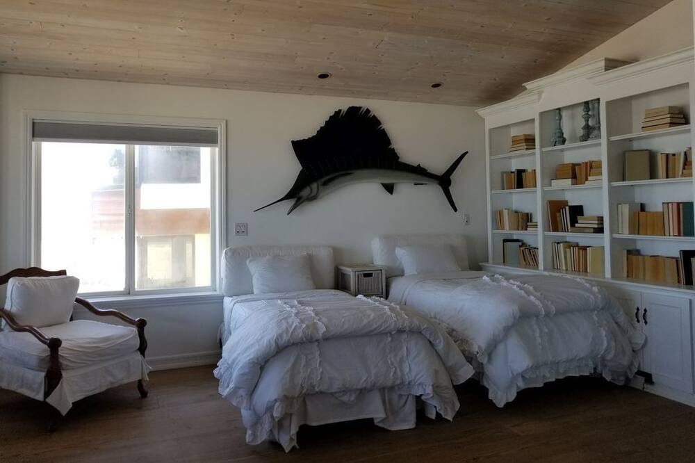 Photo of Bedroom in Oxnard Shores