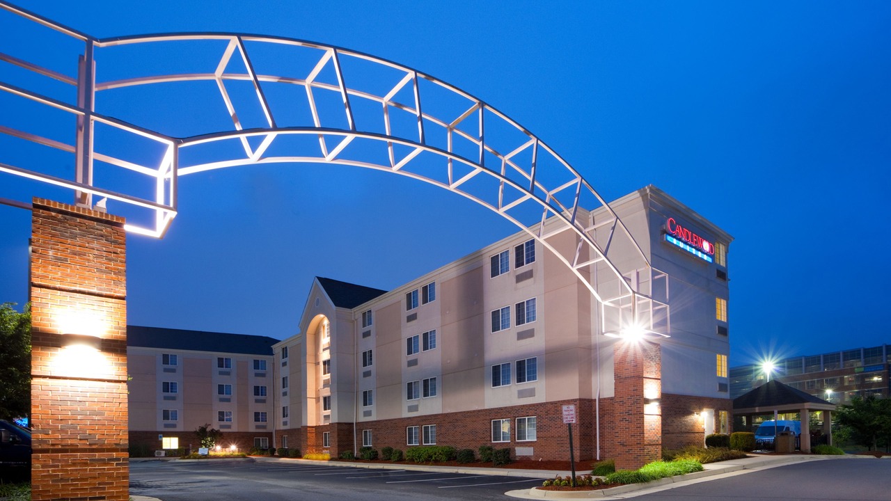 Photo of Buildings in Dulles Town Center