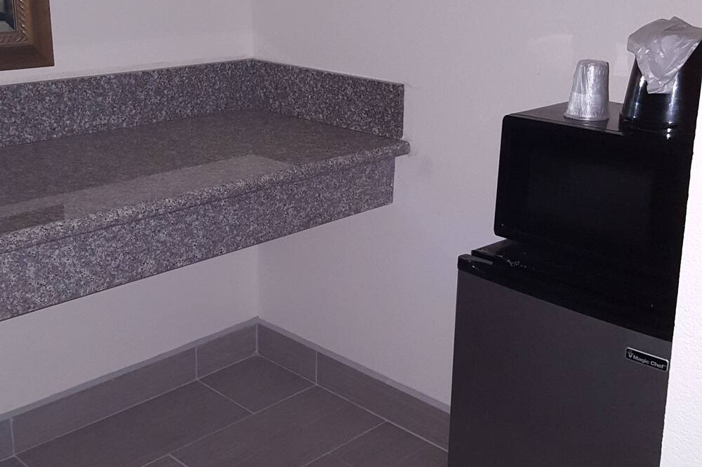 Photo of Kitchen in Oildale