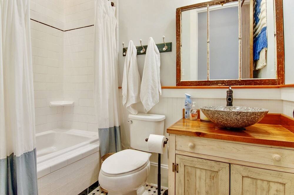 Photo of Bathroom in Saint Claude
