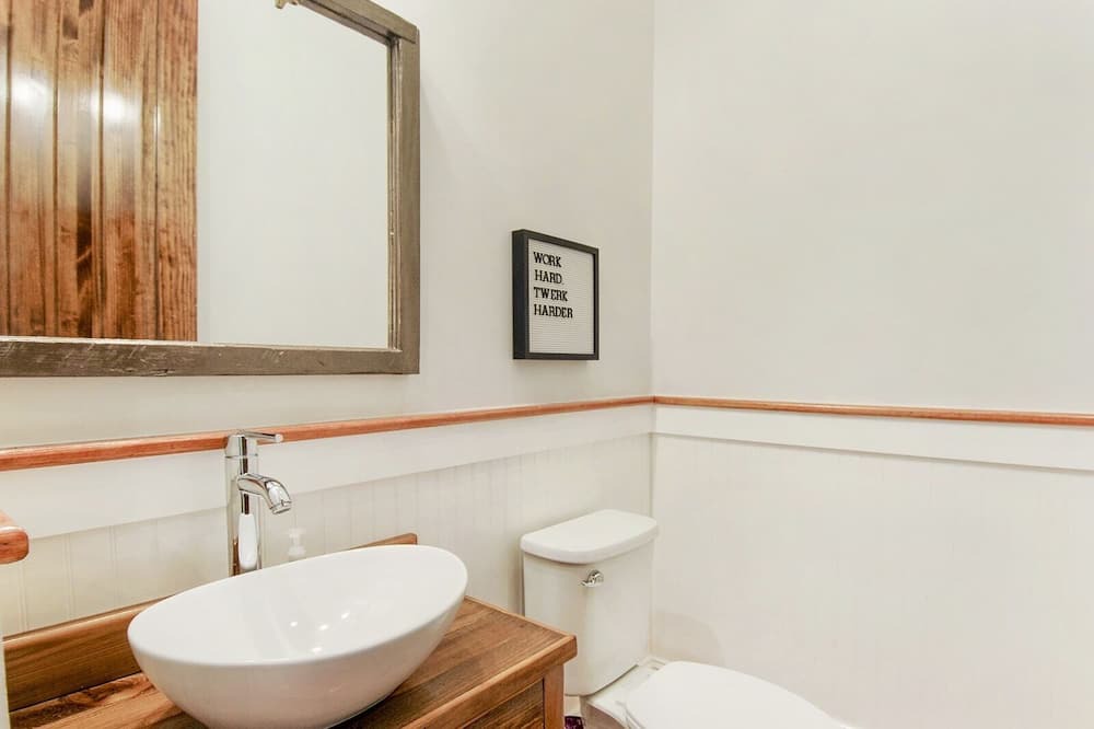 Photo of Bathroom in Saint Claude
