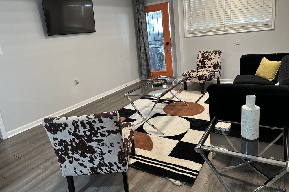 Photo of Livingroom in Esplanade Ridge