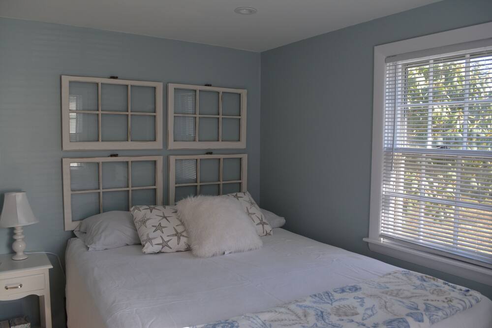 Photo of Bedroom in Popponesset