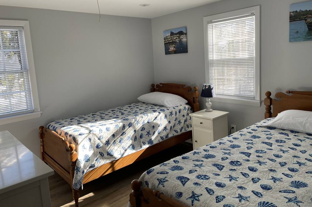 Photo of Bedroom in Popponesset