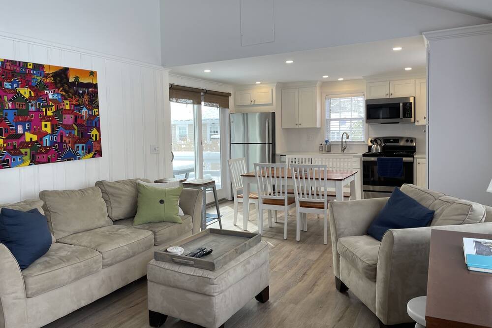 Photo of Livingroom in Popponesset
