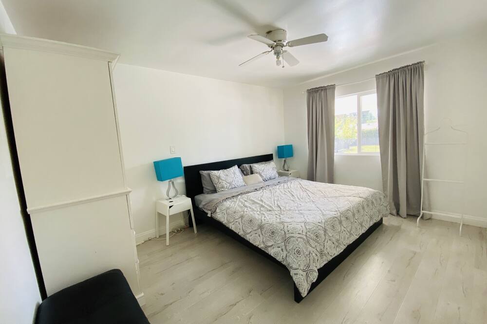 Photo of Bedroom in Valley Glen
