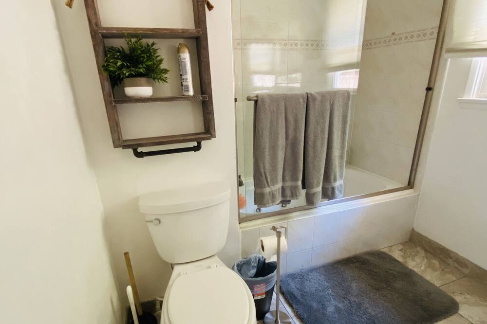 Photo of Bathroom in Valley Glen