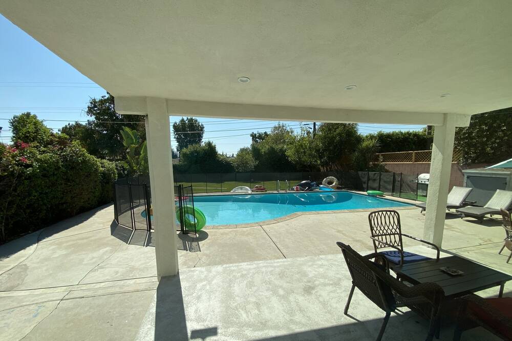 Photo of Outdoor in Valley Glen
