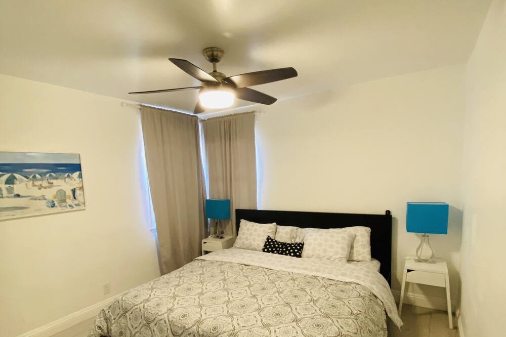 Photo of Bedroom in Valley Glen
