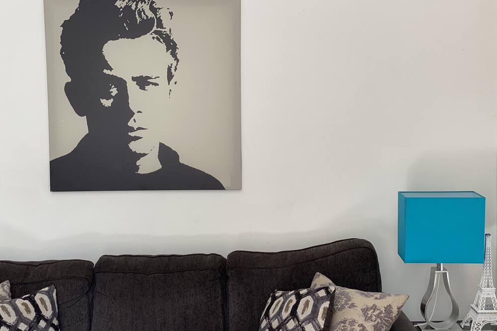 Photo of Livingroom in Valley Glen