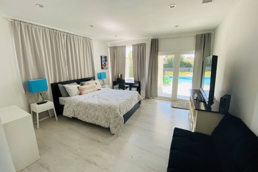 Photo of Bedroom in Valley Glen