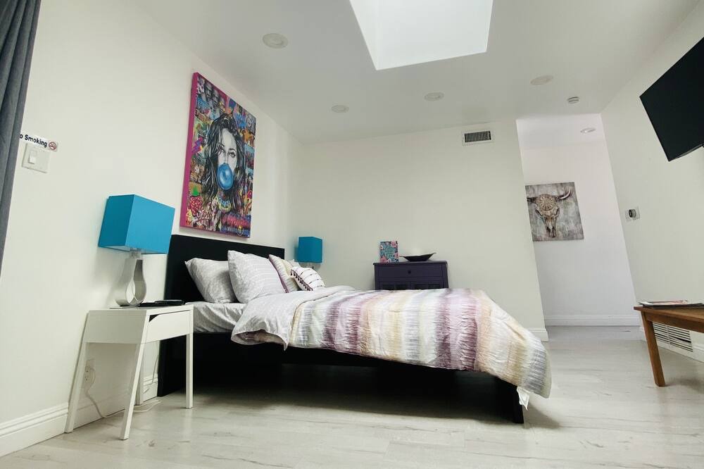 Photo of Bedroom in Valley Glen