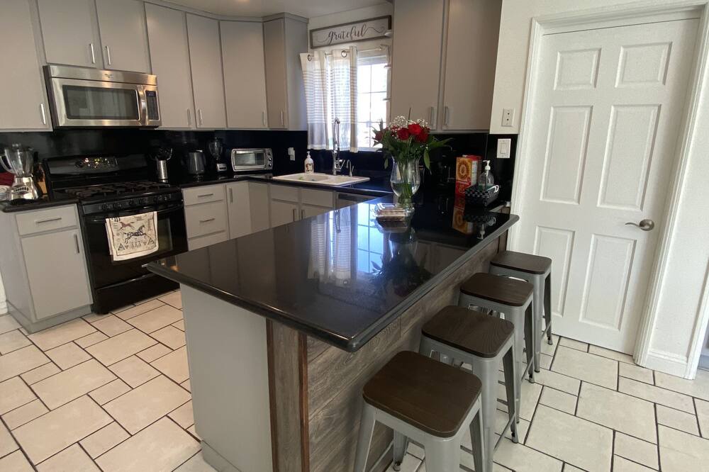 Photo of Kitchen in Valley Glen