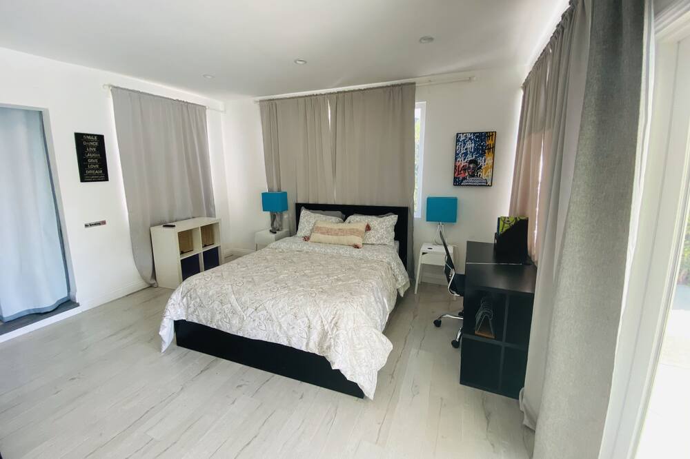 Photo of Bedroom in Valley Glen