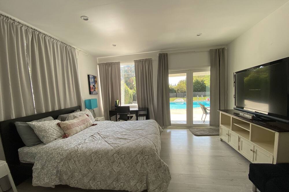 Photo of Bedroom in Valley Glen