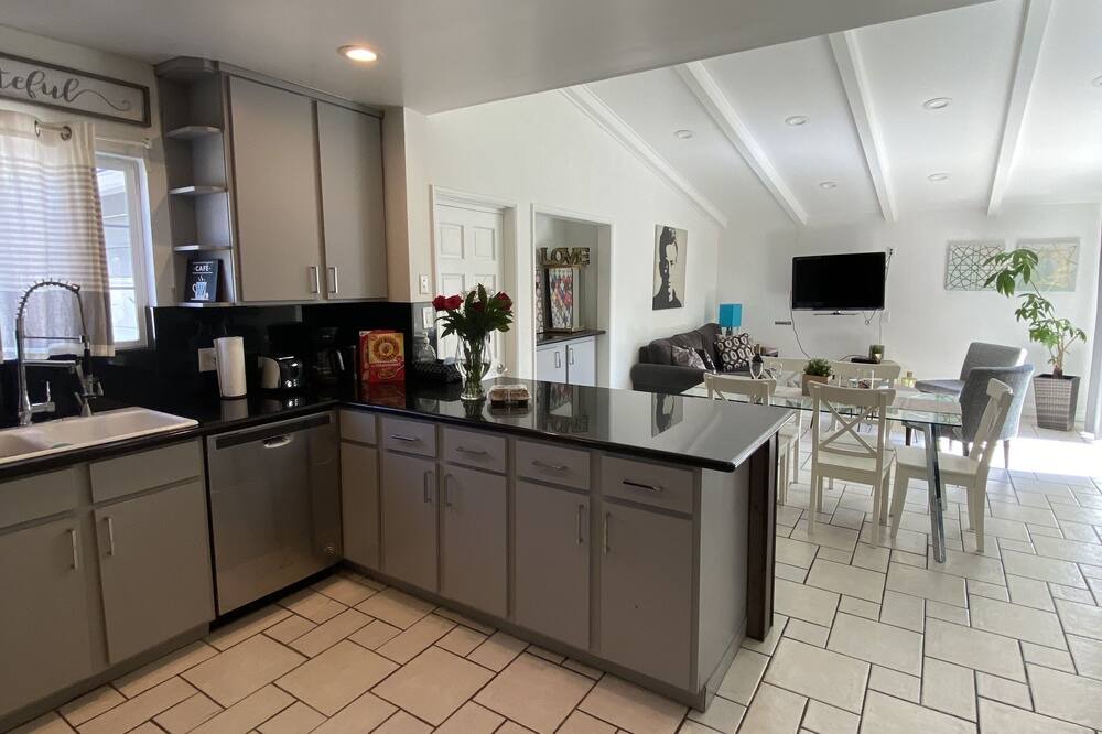 Photo of Kitchen in Valley Glen