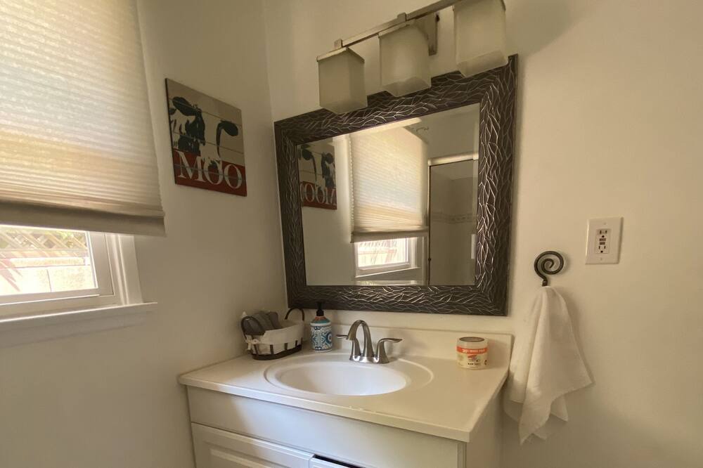 Photo of Bathroom in Valley Glen