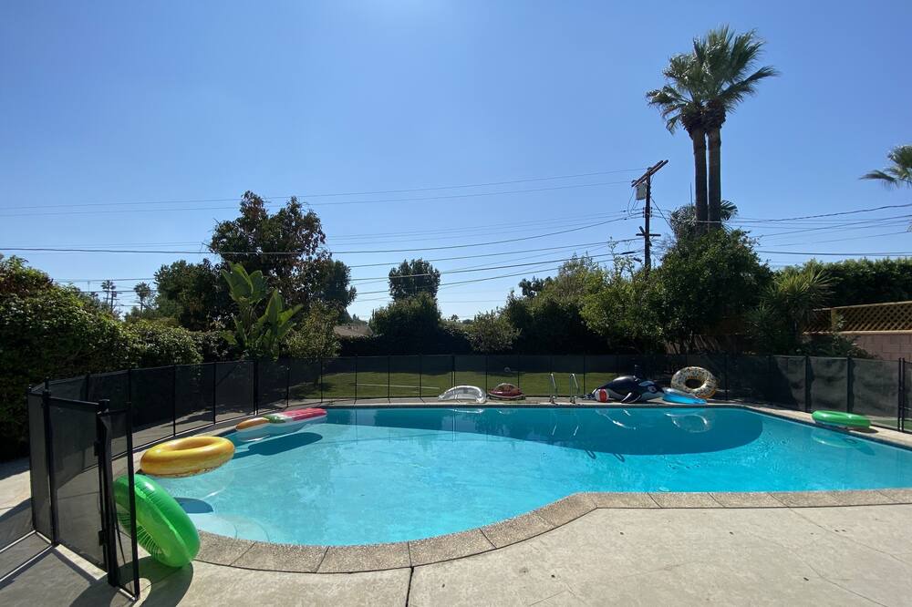 Photo of Outdoor in Valley Glen