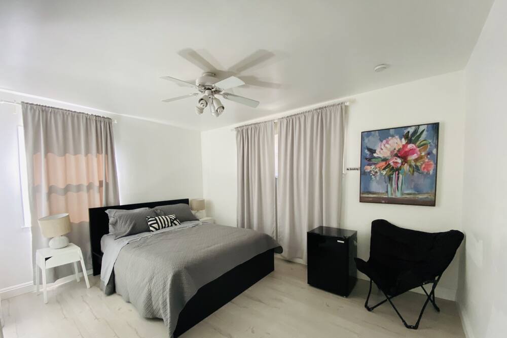Photo of Bedroom in Valley Glen