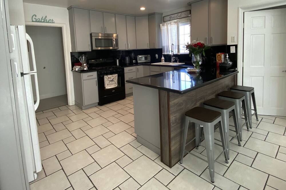Photo of Kitchen in Valley Glen