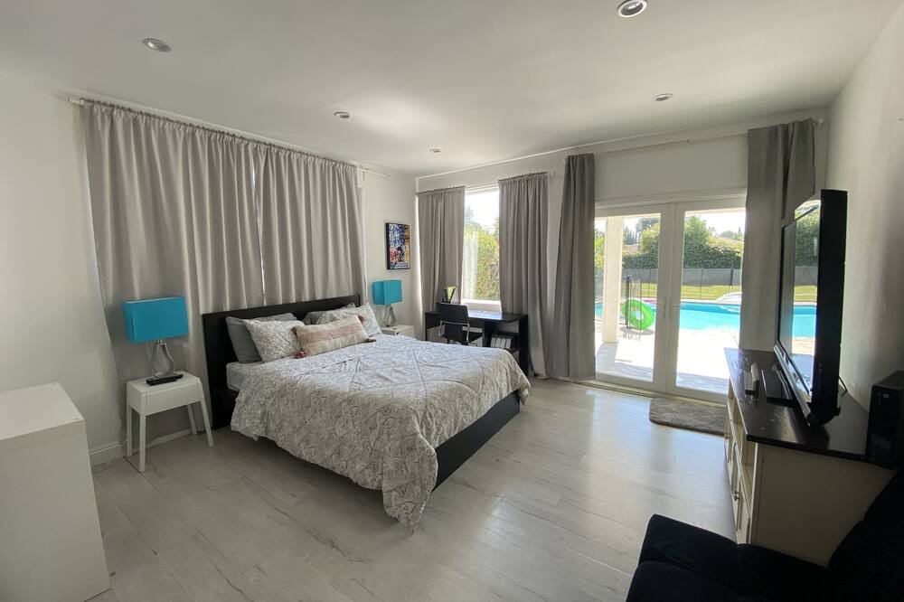 Photo of Bedroom in Valley Glen