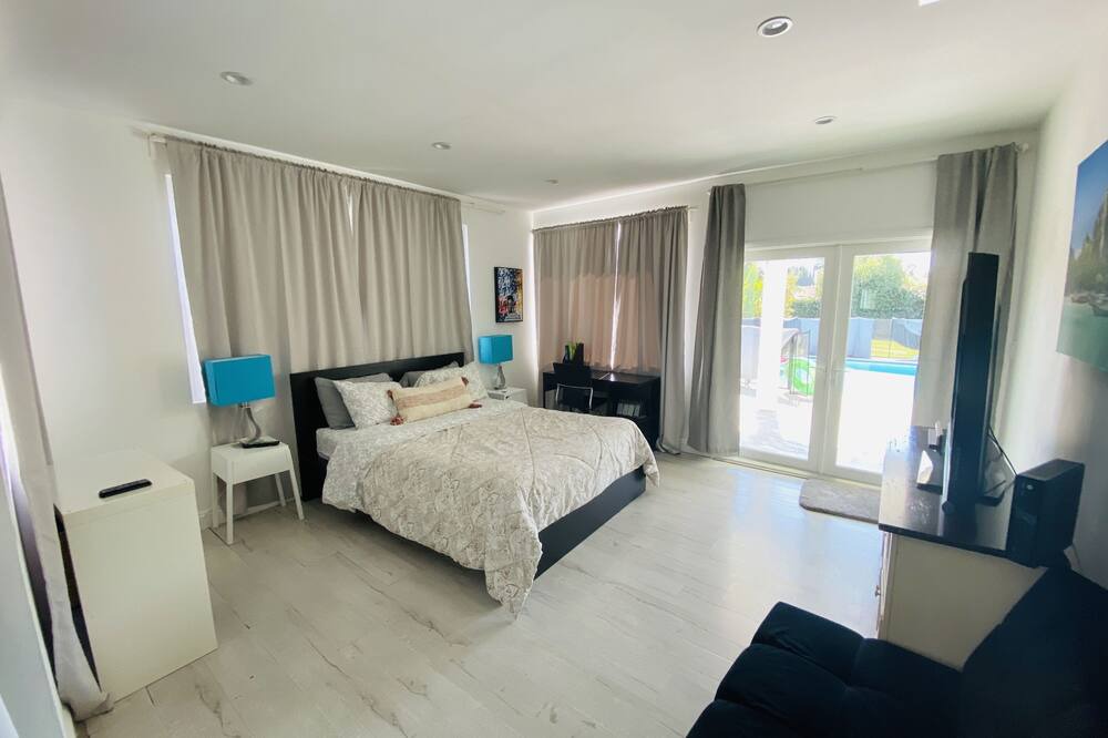 Photo of Bedroom in Valley Glen