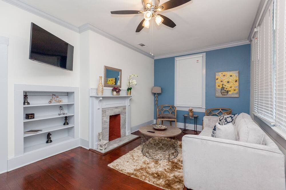 Photo of Livingroom in Spanish Town Historic District