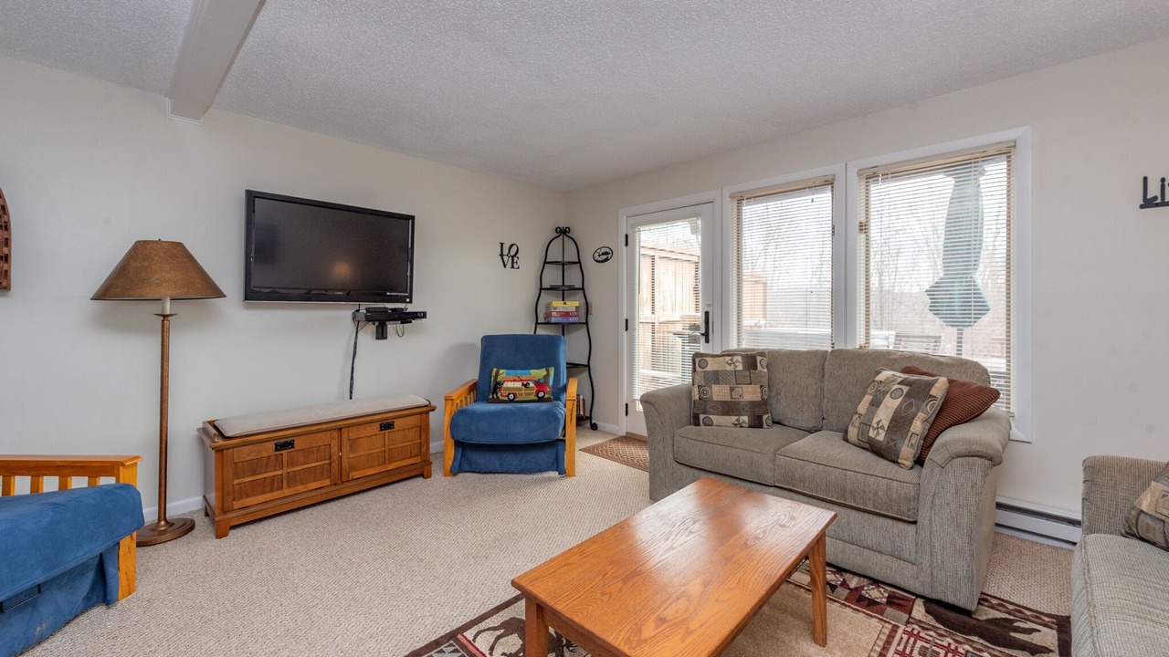 Photo of Livingroom in McHenry