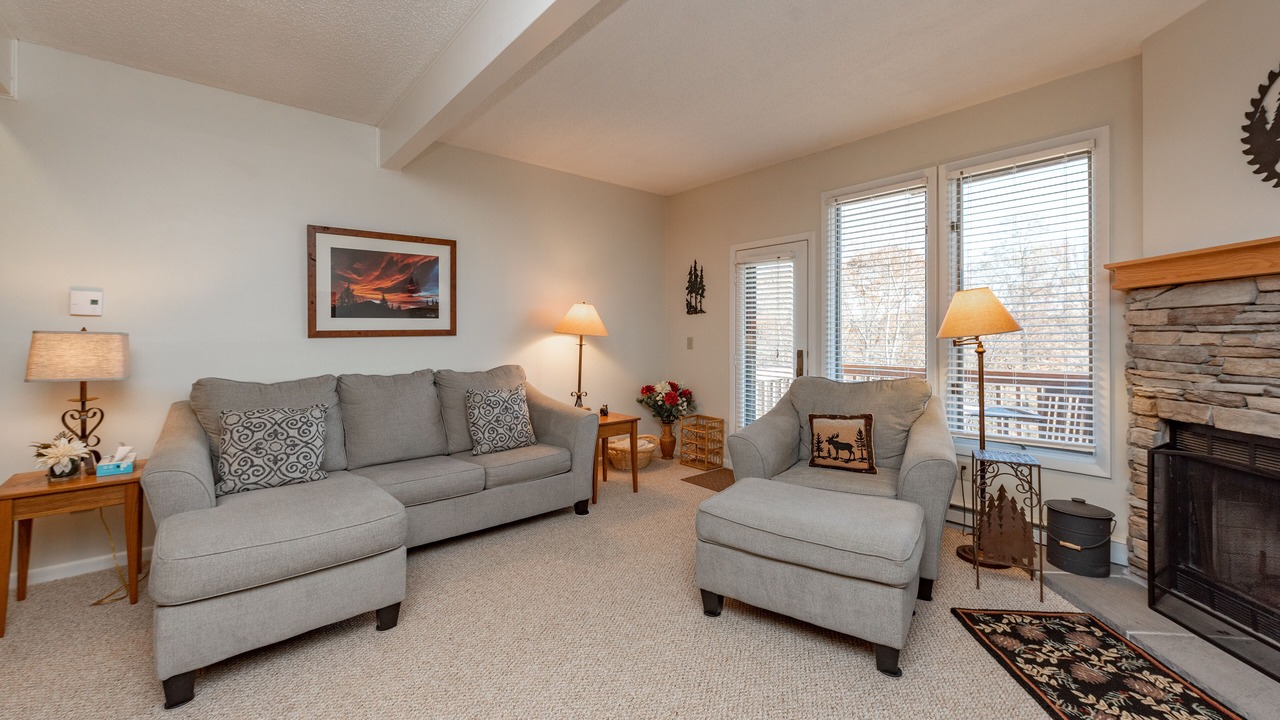 Photo of Livingroom in McHenry
