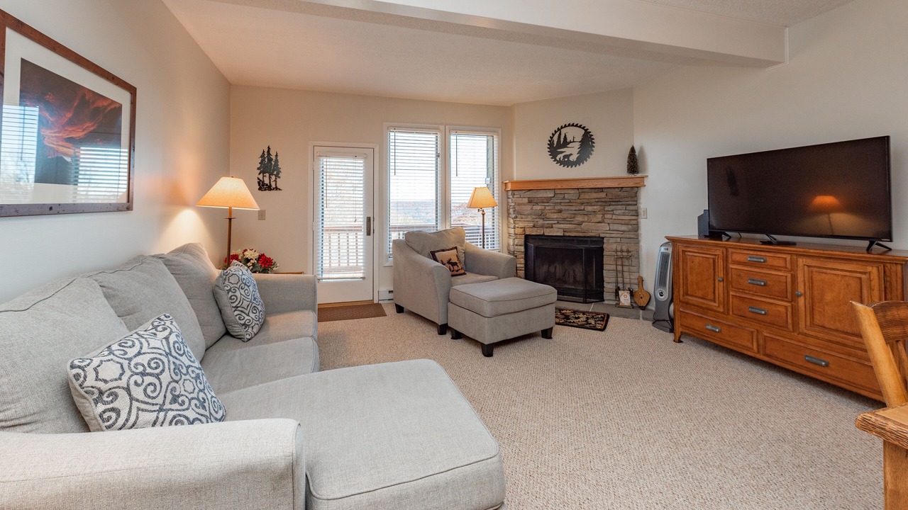 Photo of Livingroom in McHenry