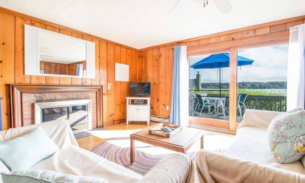 Photo of Livingroom in Eastham