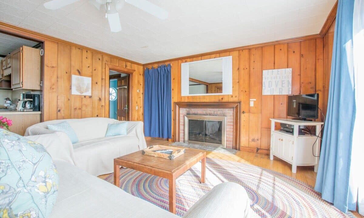 Photo of Livingroom in Eastham