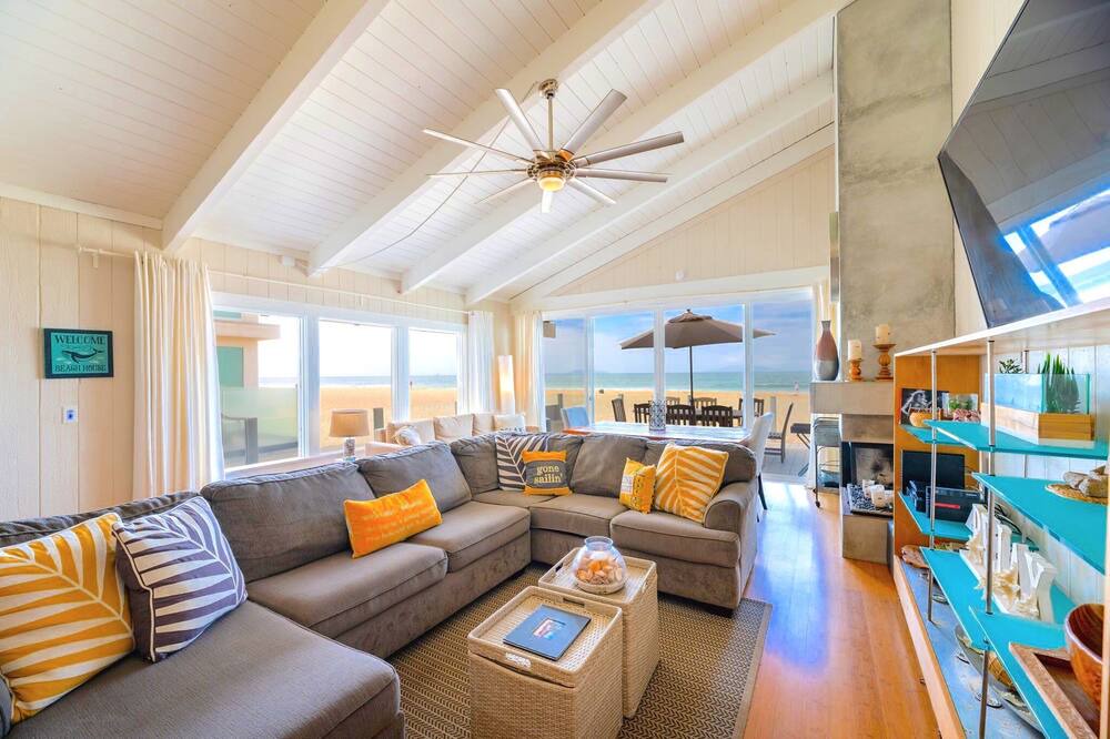 Photo of Livingroom in Oxnard Shores