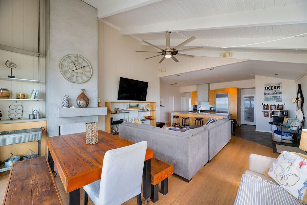 Photo of Bedroom in Oxnard Shores