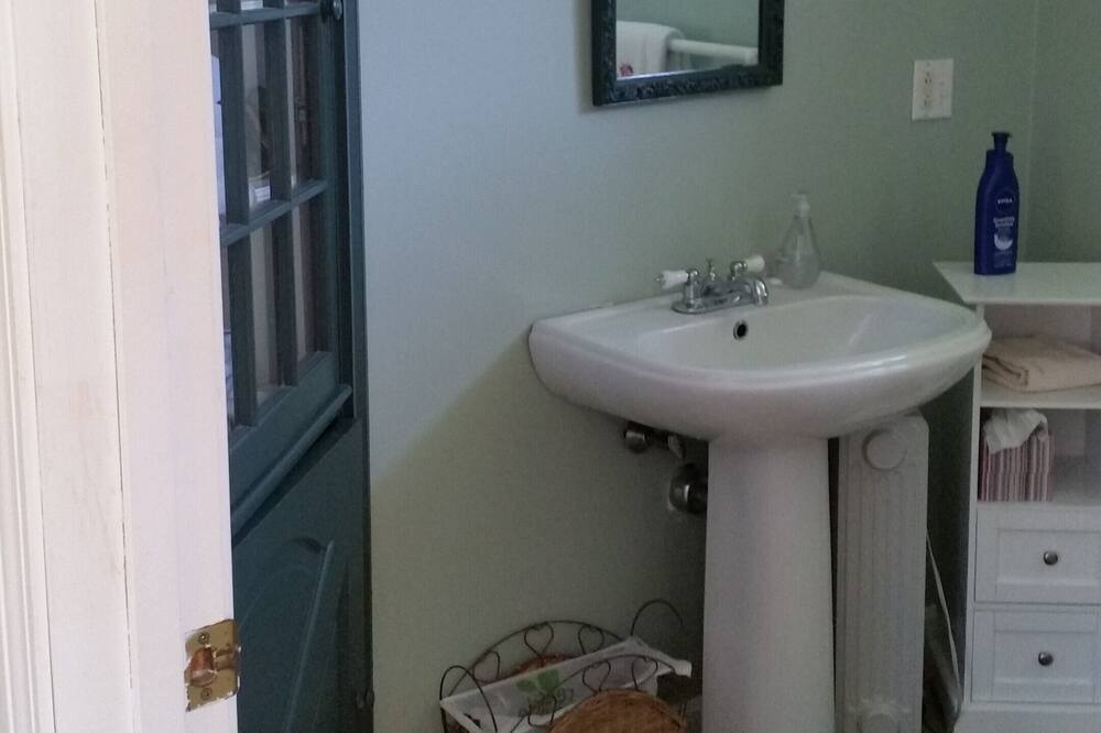 Photo of Bathroom in Fifth Ward