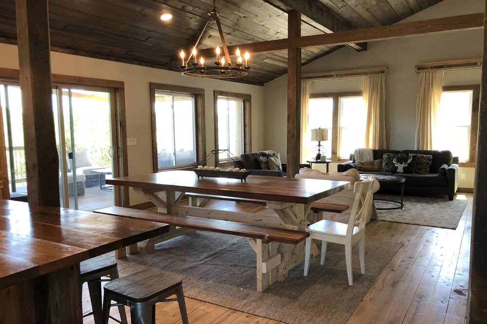 Photo of Livingroom in New Albin