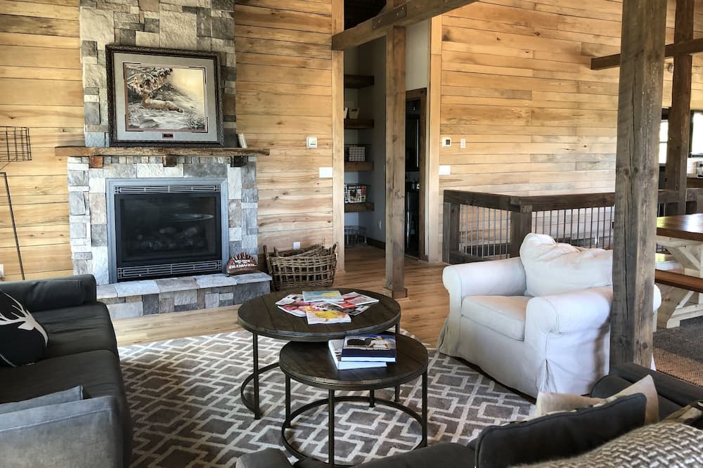 Photo of Livingroom in New Albin