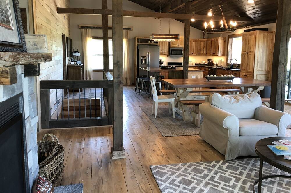 Photo of Livingroom in New Albin
