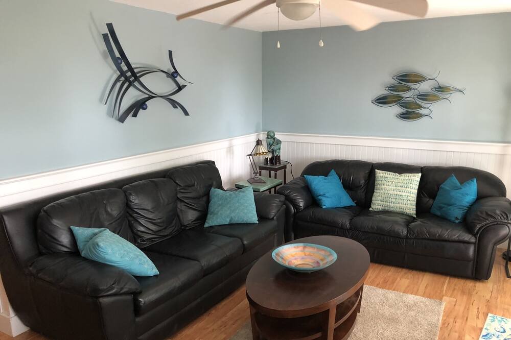 Photo of Livingroom in West Falmouth