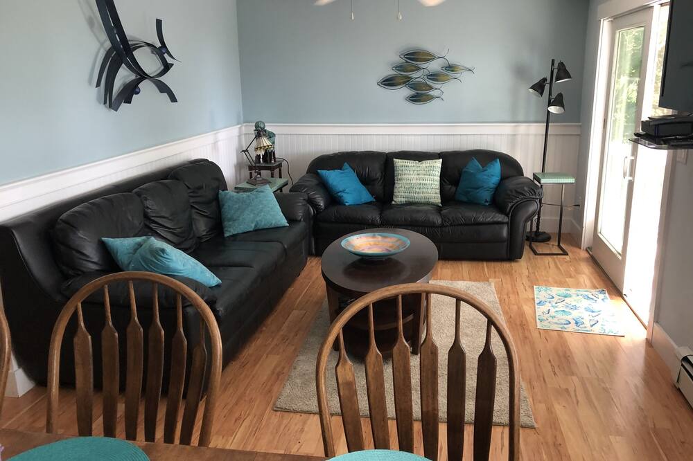 Photo of Livingroom in West Falmouth
