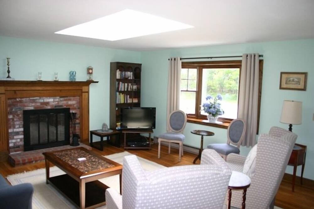 Photo of Livingroom in South Chatham