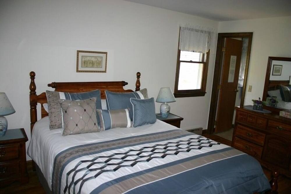 Photo of Bedroom in South Chatham