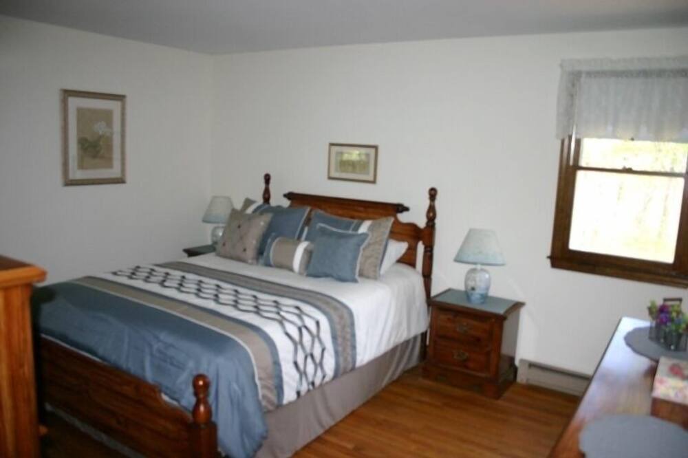 Photo of Bedroom in South Chatham