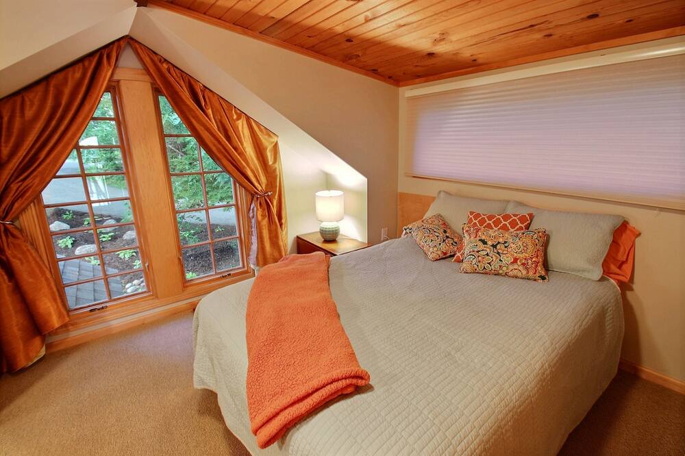 Photo of Bedroom in South Haven