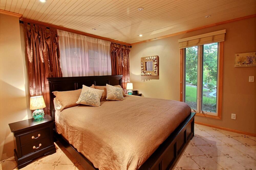 Photo of Bedroom in South Haven