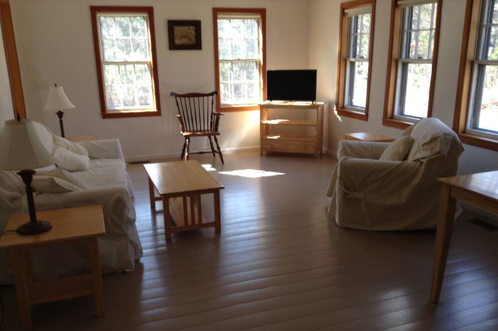 Photo of Livingroom in Brewster