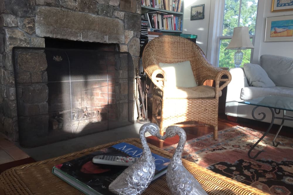 Photo of Livingroom in Aquinnah