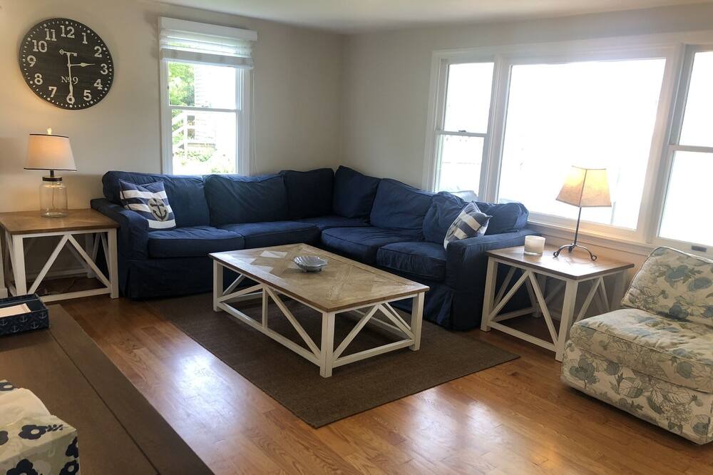 Photo of Livingroom in Hyannis