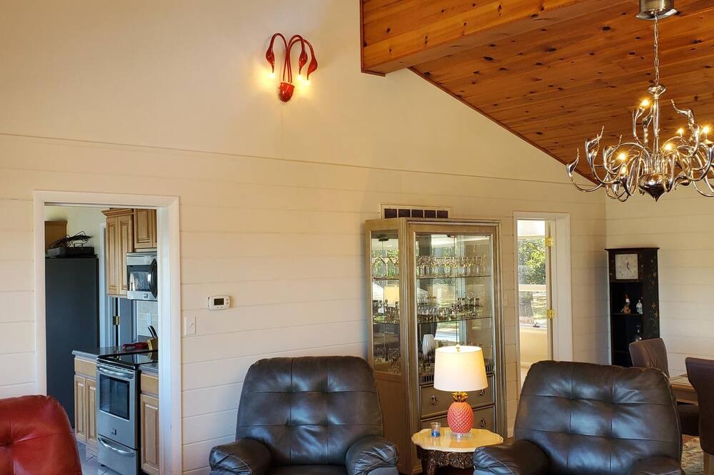 Photo of Livingroom in Marion Station